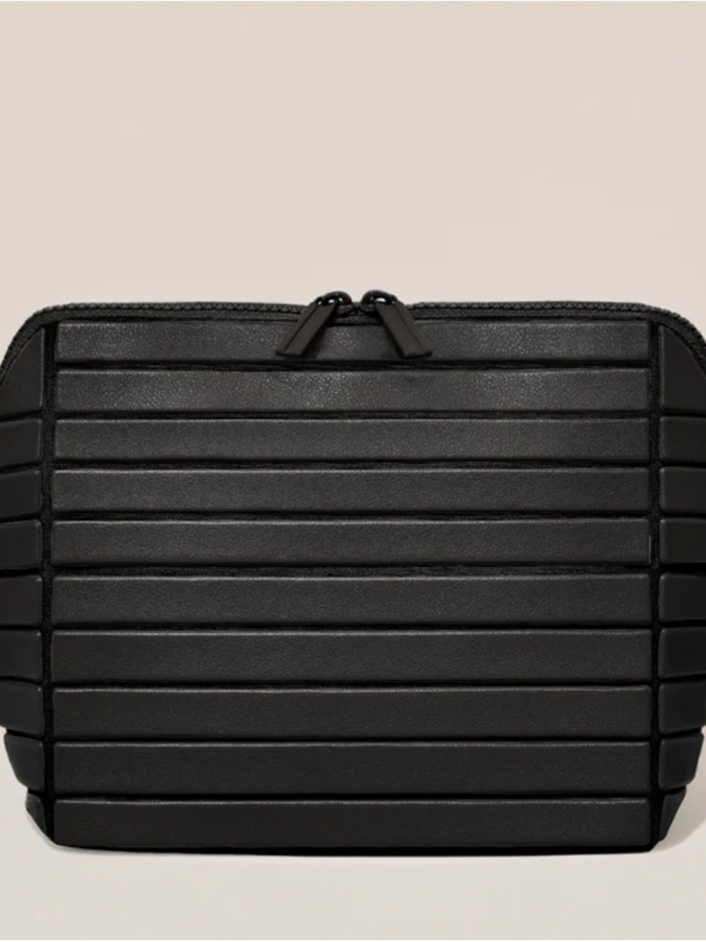 Parallelle makeup bag